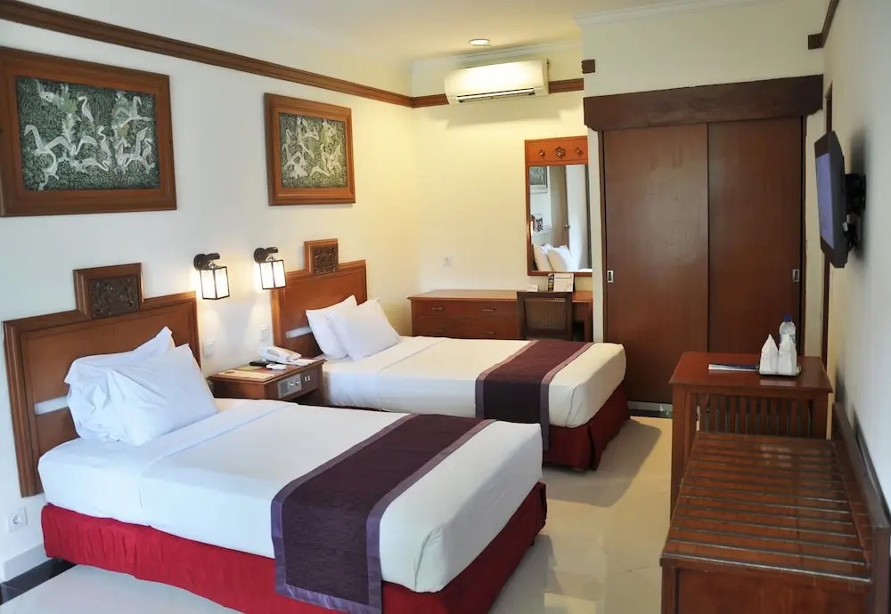 هتل اینا گراند دنپاسار